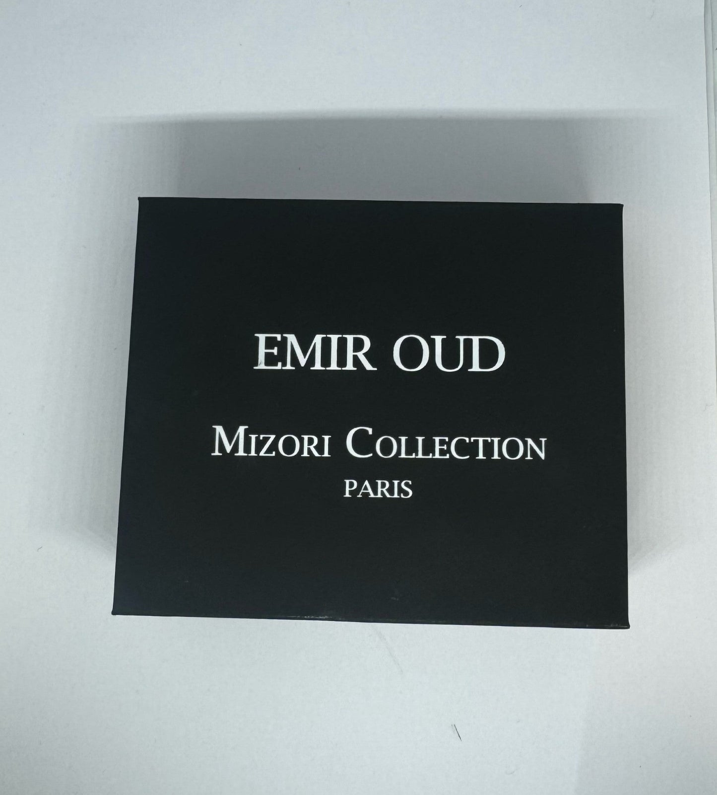 Mizori Collection Paris Emir Oud car perfume with hanging cord, luxury automotive fragrance with rich, warm oud scent