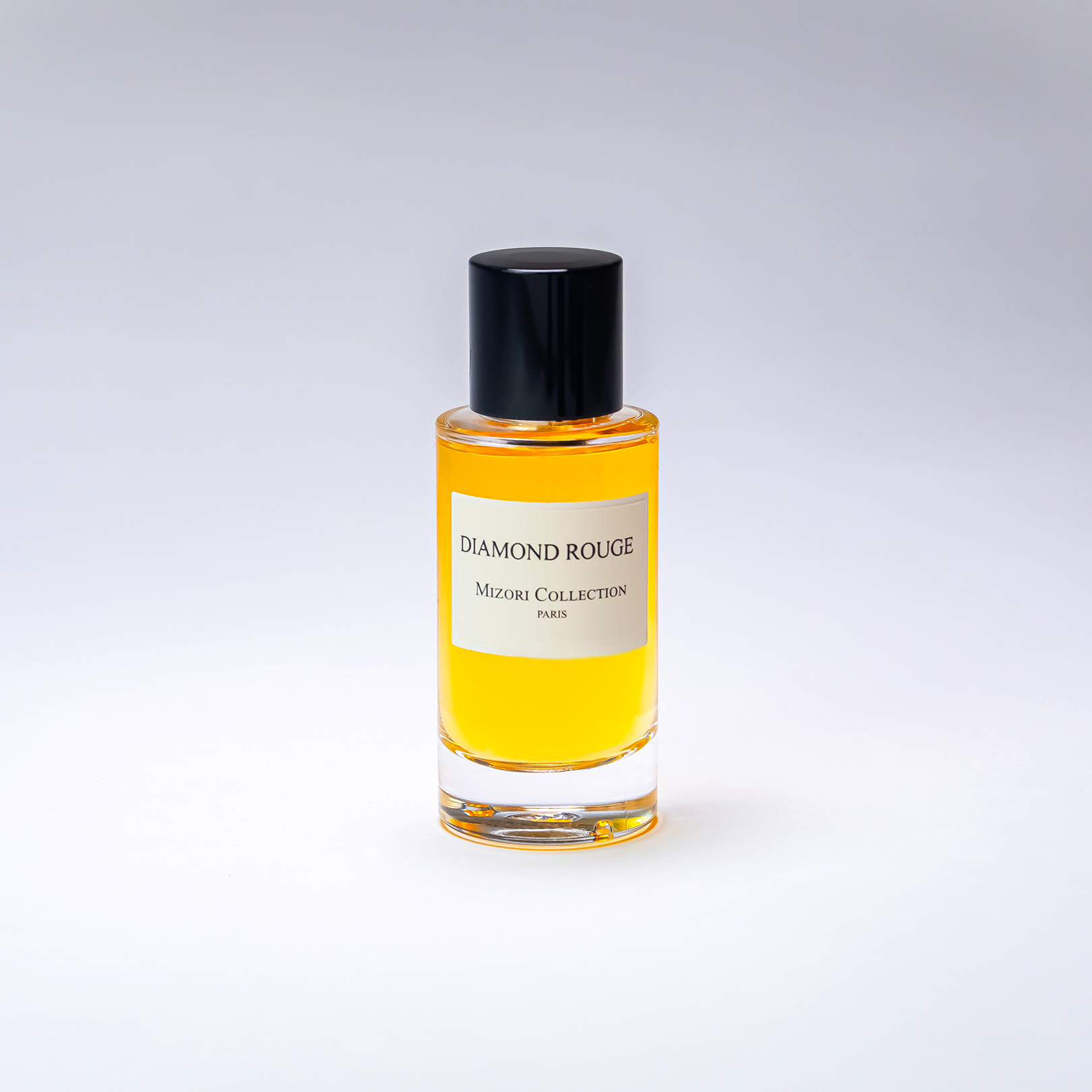 Diamond Rouge Eau De Parfum van Mizori Collection Paris, luxe unisex parfum met fruitige frisheid, amber, bloemige houtnoten en muskus