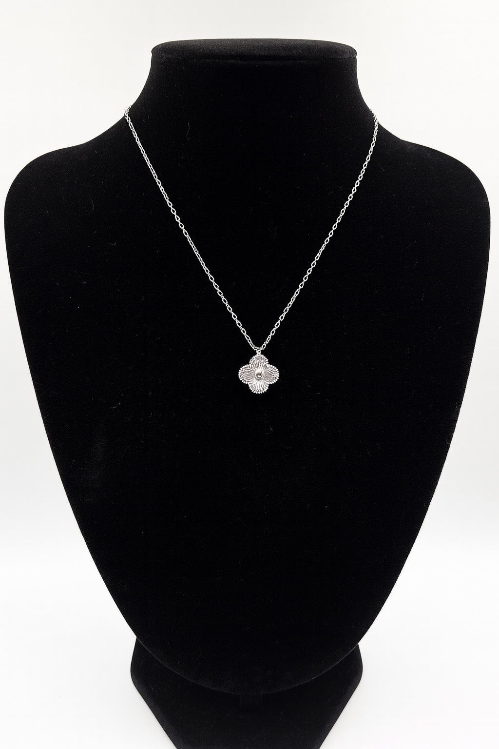 mizori jewelry stainless steel silver 13mm clover necklace on stand