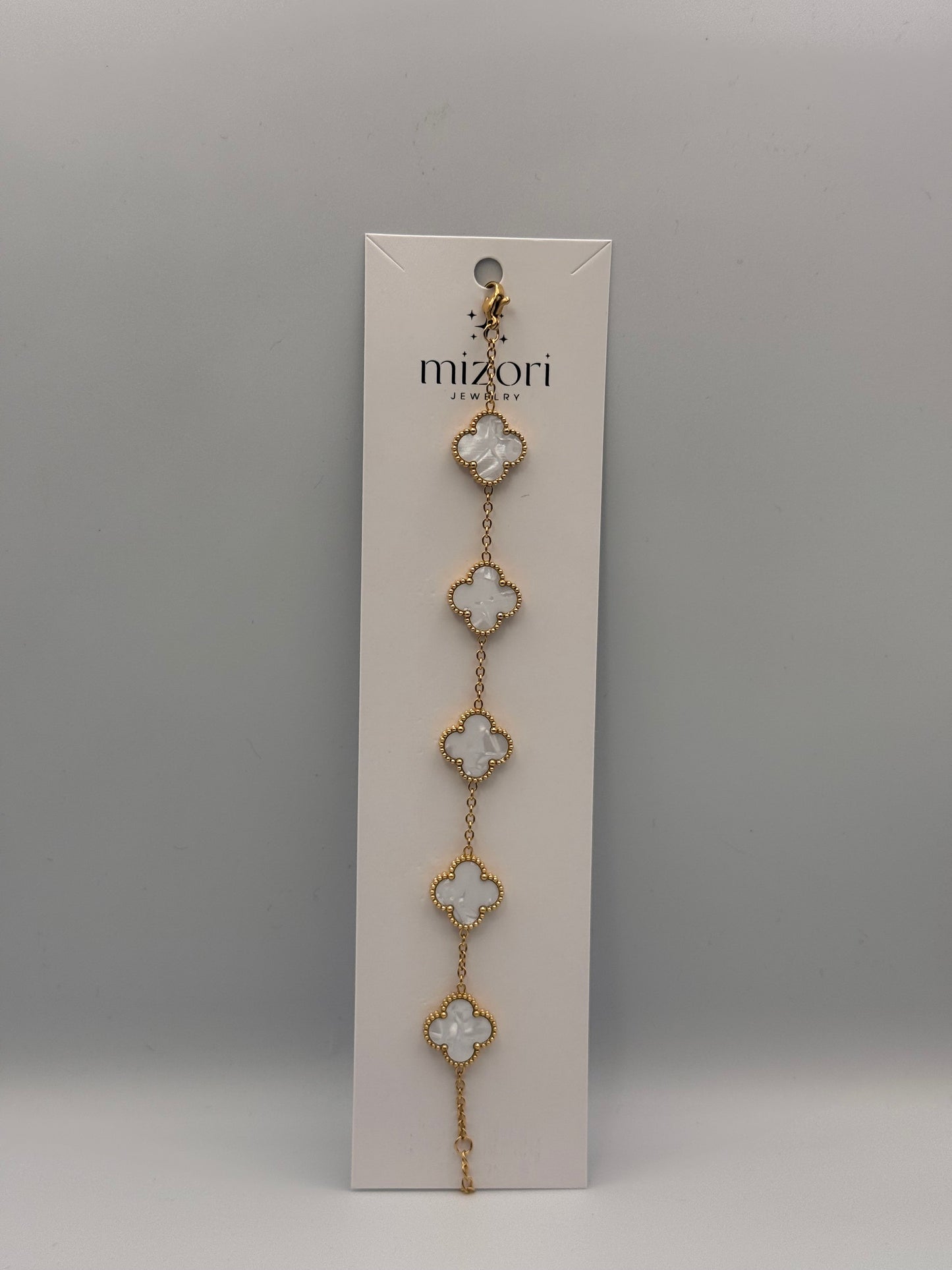 Mizori Jewelry stainless steel clover bracelet in white and gold, elegant and minimalist women’s fashion accessory.