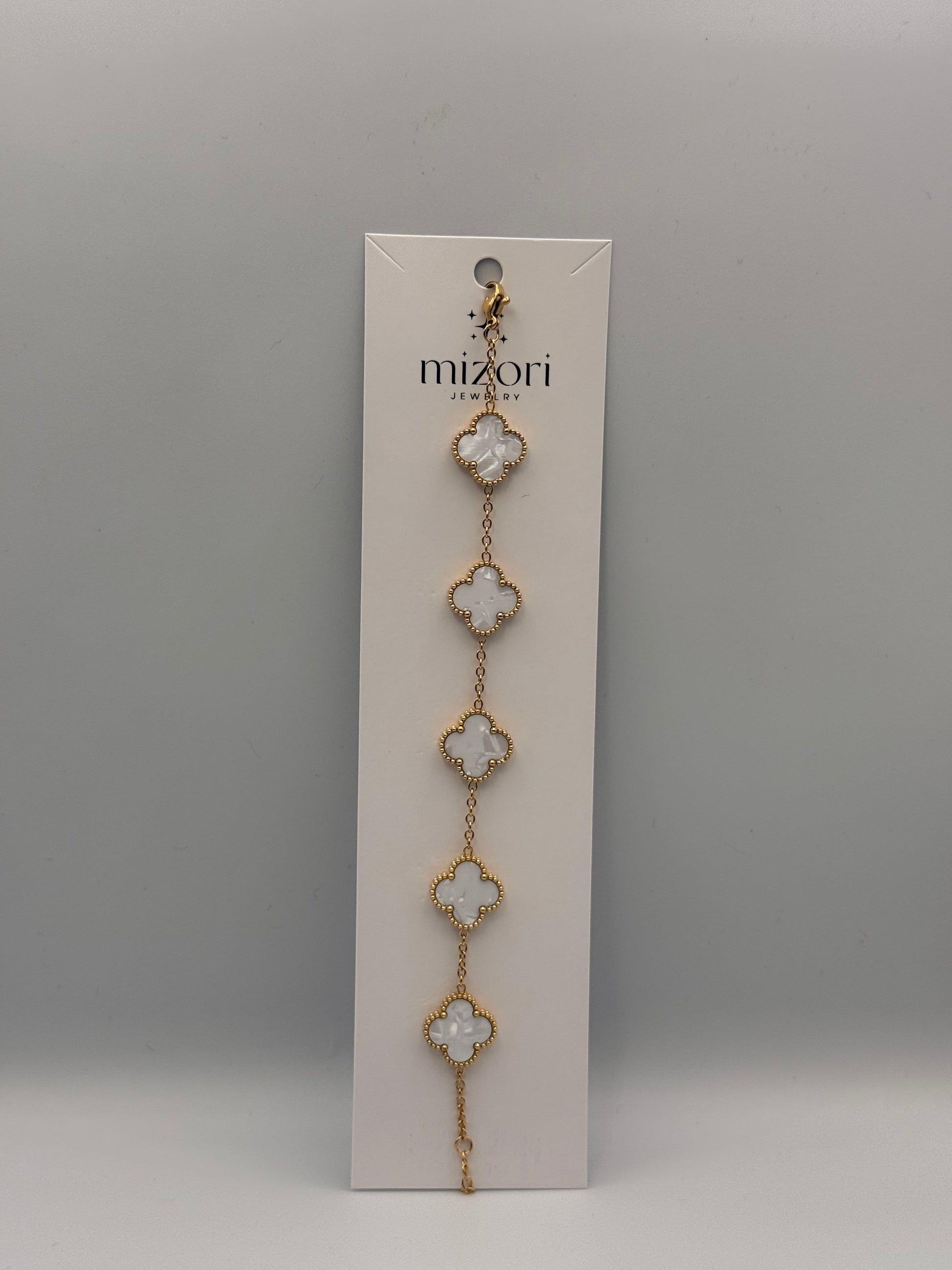 Mizori Jewelry stainless steel clover bracelet in white and gold, elegant and minimalist women’s fashion accessory.