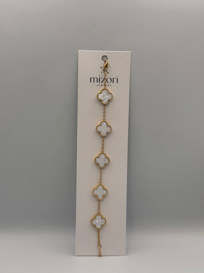 Mizori Jewelry stainless steel clover bracelet in white and gold, elegant and minimalist women’s fashion accessory.