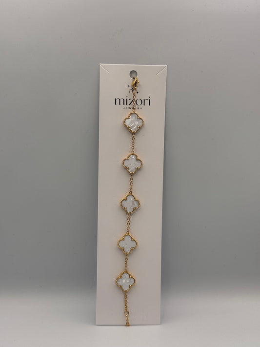 Mizori Jewelry stainless steel clover bracelet in white and gold, elegant and minimalist women’s fashion accessory.
