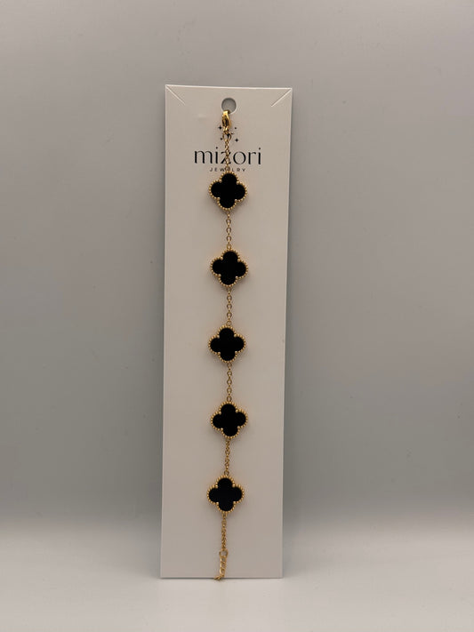 Mizori Jewelry stainless steel clover bracelet in black and gold, minimalist and elegant women’s fashion accessory