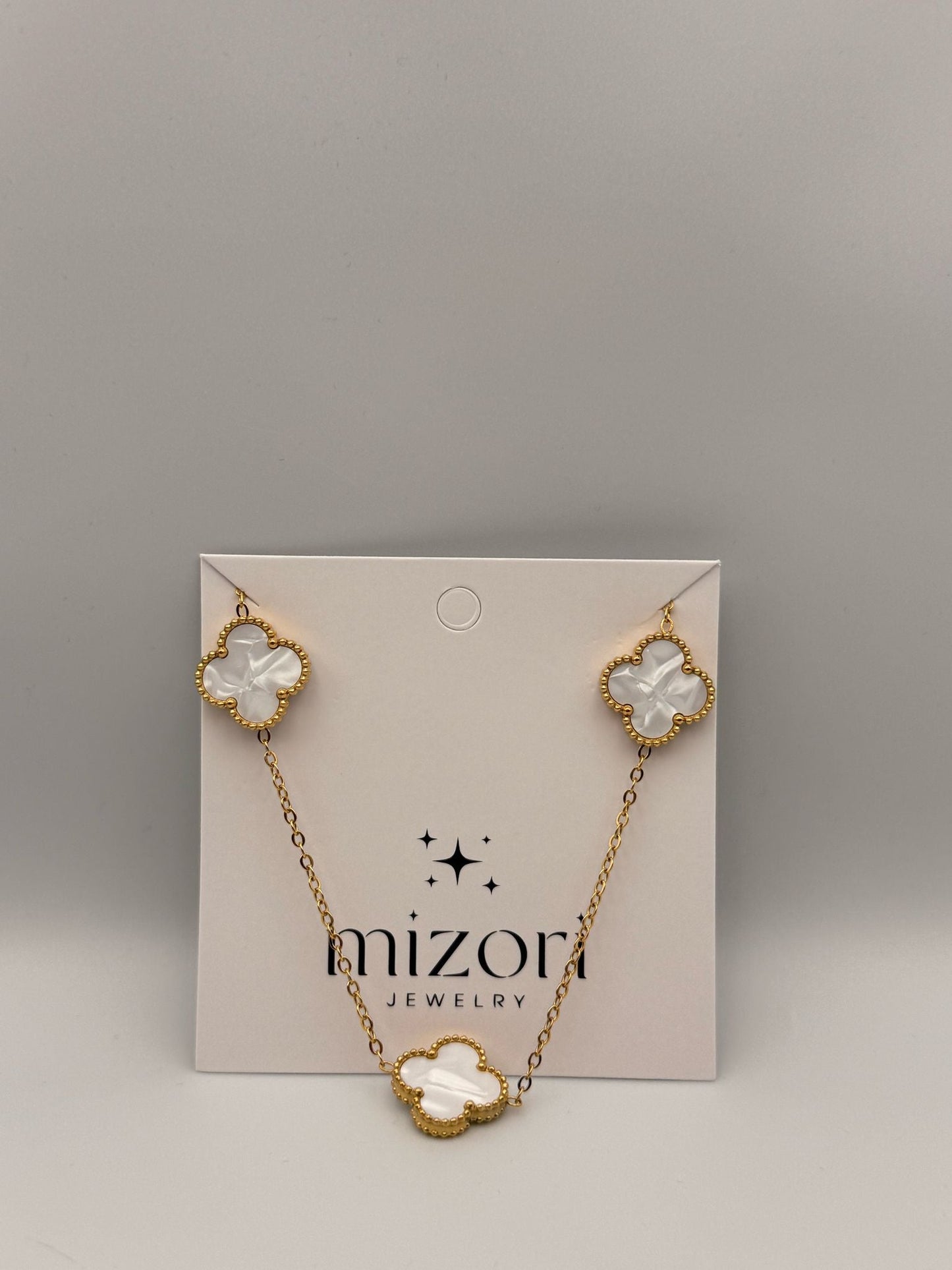 Mizori Jewelry white and gold stainless steel clover necklace, elegant minimalist women’s fashion accessory