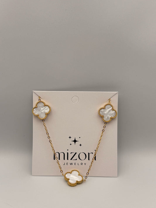 Mizori Jewelry white and gold stainless steel clover necklace, elegant minimalist women’s fashion accessory